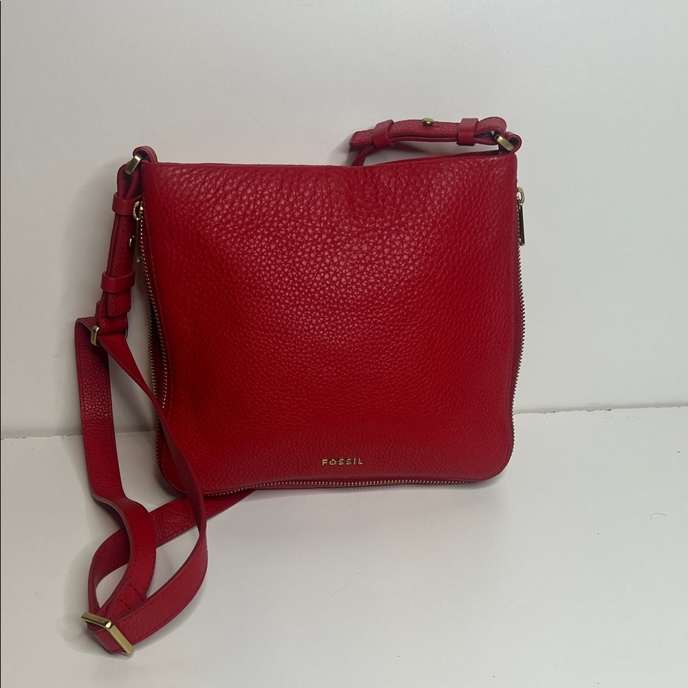 Fossil pebbled leather zip around crossbody purse